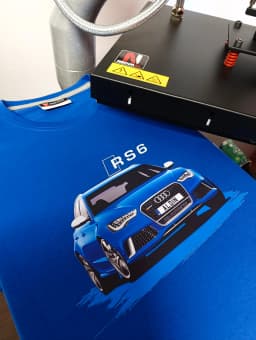 Stampa na majicu po zelji - Audi RS6 sa imenom – Profesionalna grafika i štampa NEDIMAL Tešanj