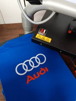 Stampa na majicu po zelji - Audi RS6 sa imenom – Profesionalna grafika i štampa NEDIMAL Tešanj