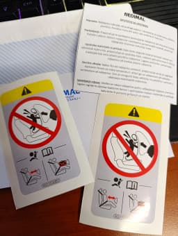 Naljepnica upozorenja za dječiju autosjedalicu i airbag – Profesionalna grafika i štampa NEDIMAL Tešanj
