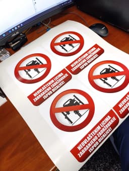 Naljepnica - Zanranjeno zadrzavanje ispod dizalice – Profesionalna grafika i štampa NEDIMAL Tešanj